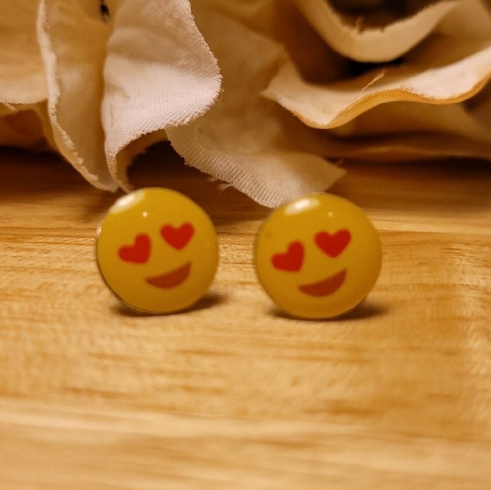 💍😍 In Love emoji earrings